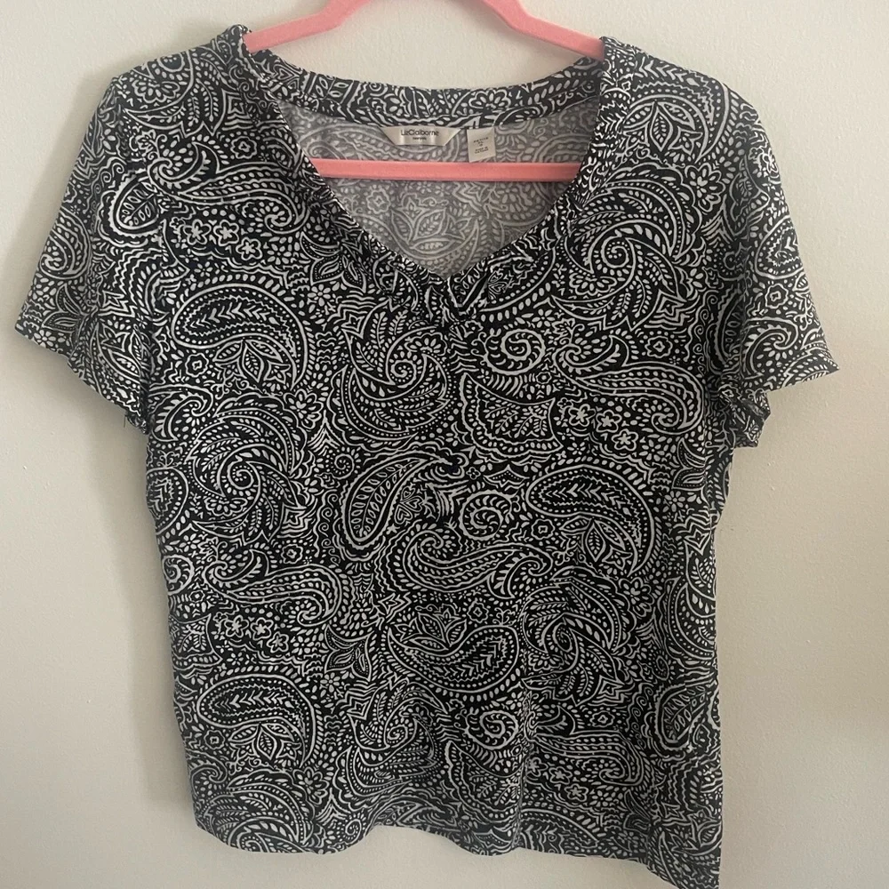 Liz Claiborne NY size M paisley t-shirt - Picture 1 of 3